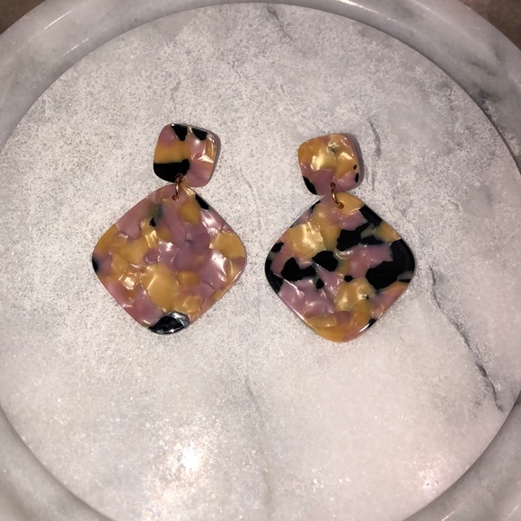 5/$25 Lavender, Black & Gold Square Earrings - Picture 1 of 1